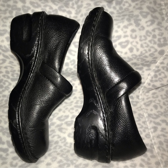 BORN b.o.c. Mules or clogs Excellent used condition BLACK - Picture 3 of 7